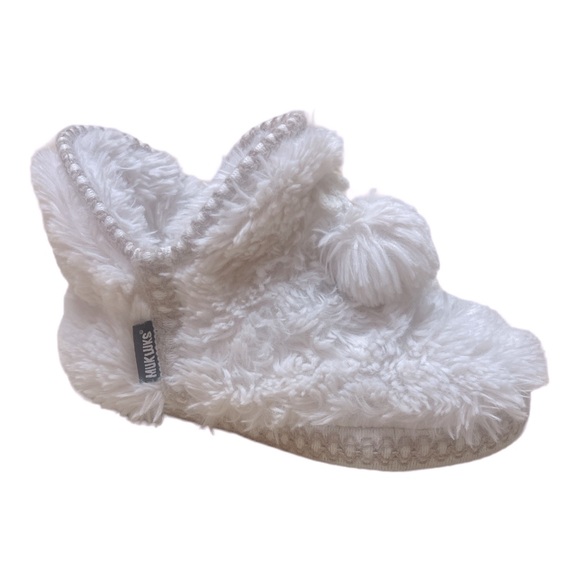 Muk Luks Short Bootie White Slippers Lined Hard Sole - Picture 2 of 7